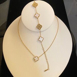 Elegant Gold and White Clover Necklace Set